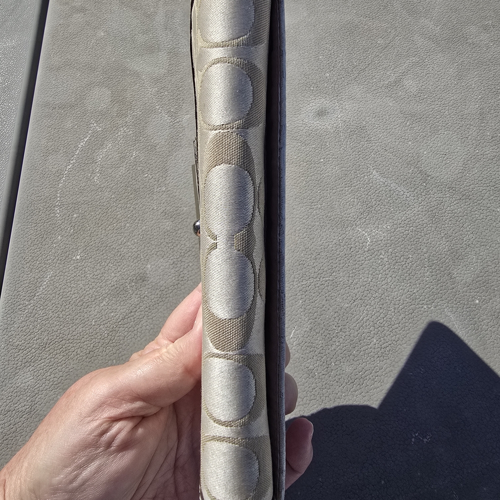 Coach Signature Elegant Beige & Cream Wallet - Picture 7 of 12